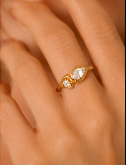 Anillo Essence Chapado en Oro 18k Con Circonitas