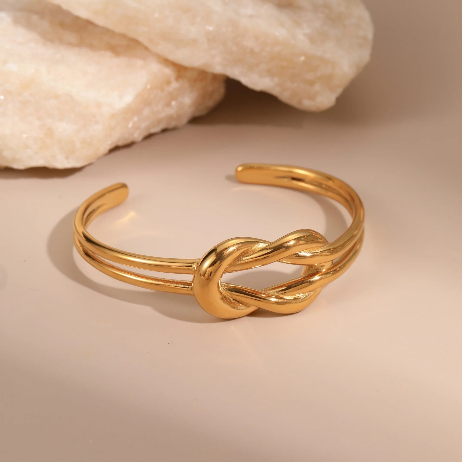 Brazalete Nudo en Oro 18k y Stain Steel